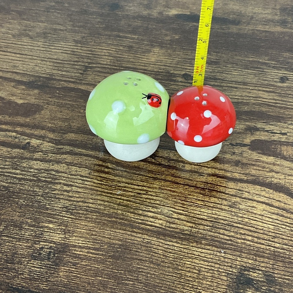 Mushroom Shakers Polka Dot‎ With Lady Bug Toadstool Salt & Pepper Set Vintage - Picture 6 of 7